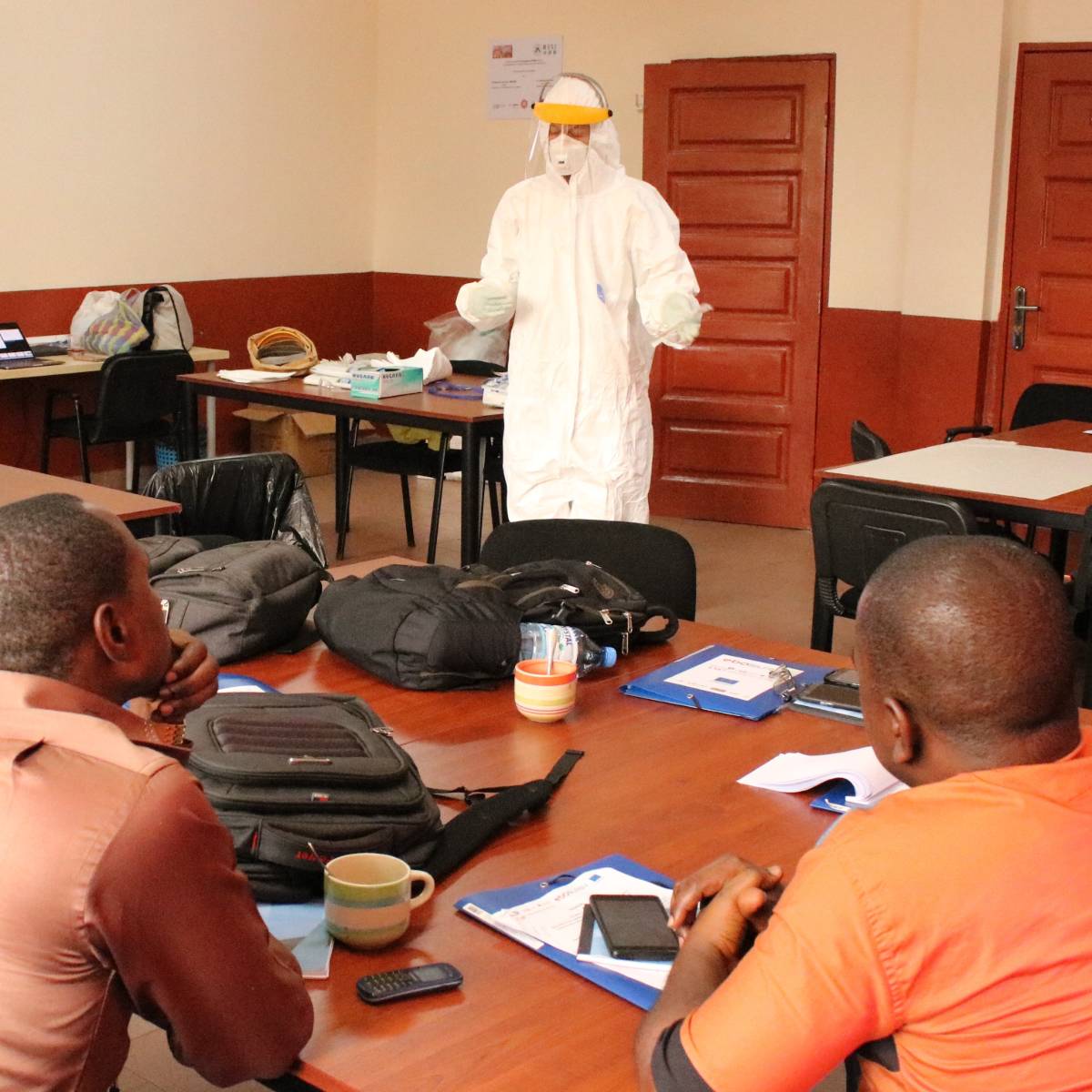 Theoretical training on biosecurity measures- Person Protection Equipment ©OIE/Sophie Muset